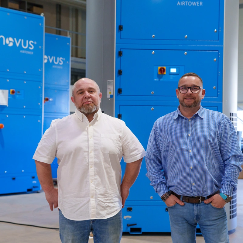 Mitarbeiter telefoniert